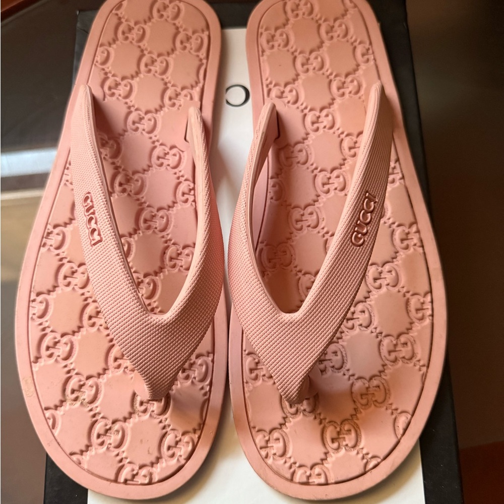 Gucci Pink Flip Flops for Women